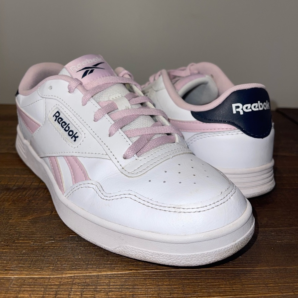 Women’s Reebok Court Advance pink & white classic lace up sneaker
